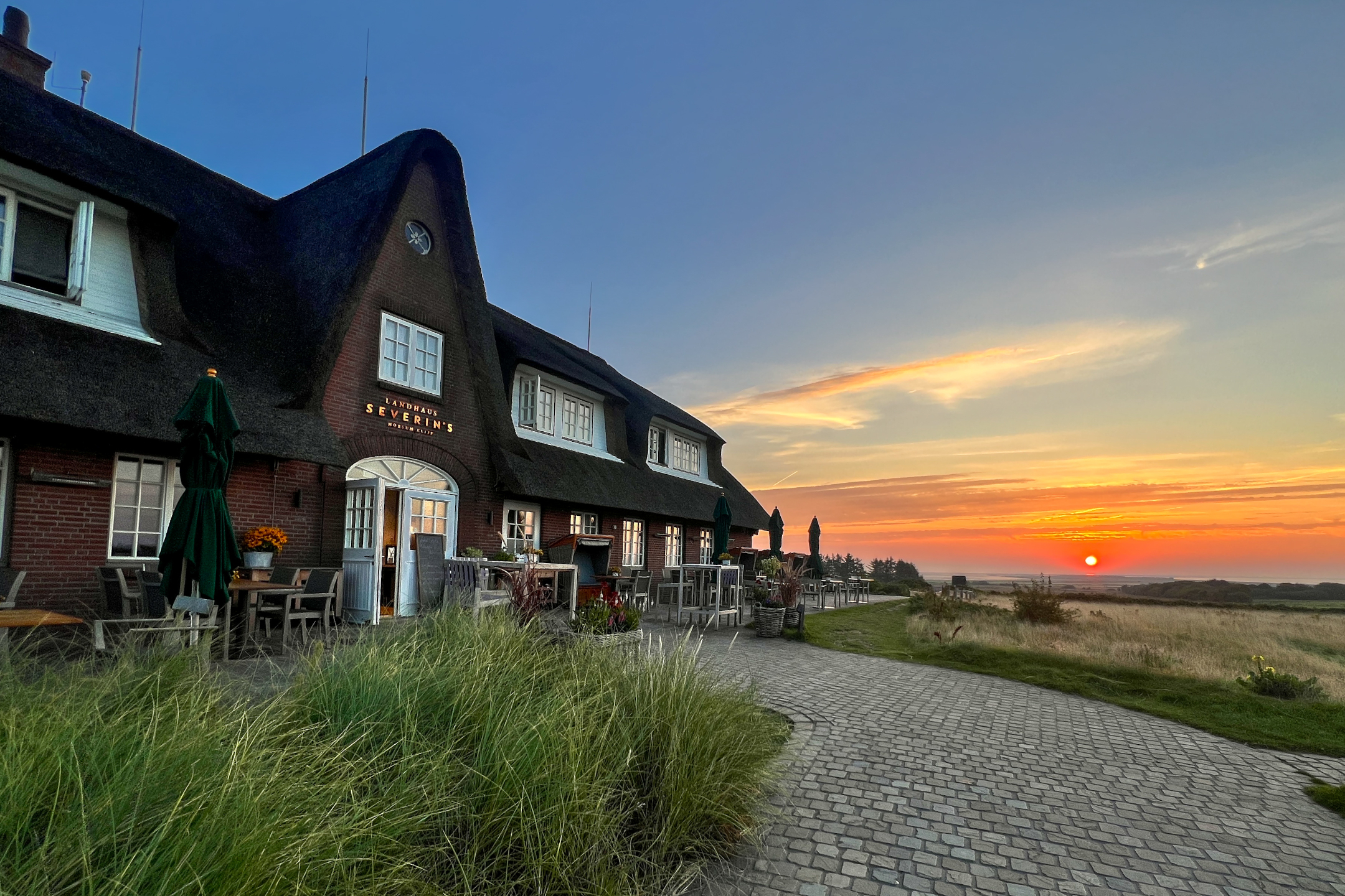 Sonnenuntergang am Landhaus Severin*s Morsum Kliff Sonnenuntergang am Landhaus Severin*s Morsum Kliff