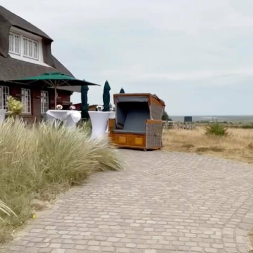 Wir wünschen Ihnen einen schönen Sonntag!🌾 Gestern haben wir uns mit auf eine Hochzeit vorbereitet. 💍💕 Von der...