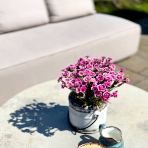 Kaffee und ein atemberaubender Ausblick - was gibt es Schöneres? ☕🌅 Genießen Sie Ihren Kaffee auf unserer Outdoorlounge...