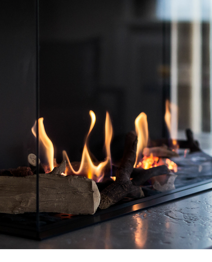 Feuer im Kamin in der Kaminbar des Landhaus Severin*s auf Sylt