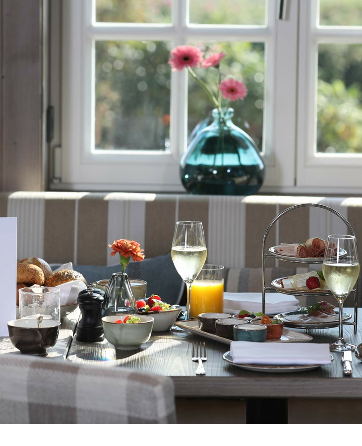 Gedeckter Frühstückstisch im Landhaus Severin*s Morsum Kliff